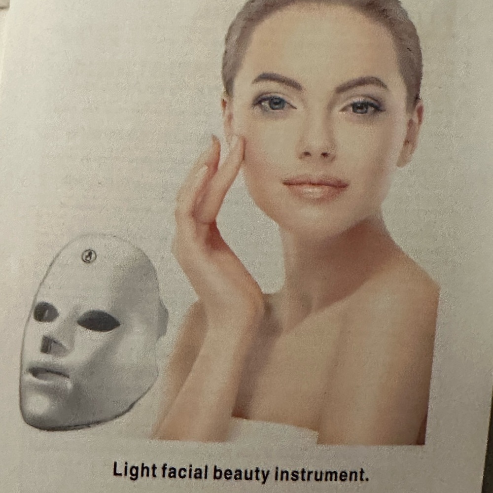 LED Light Therapy Facial Mask - White